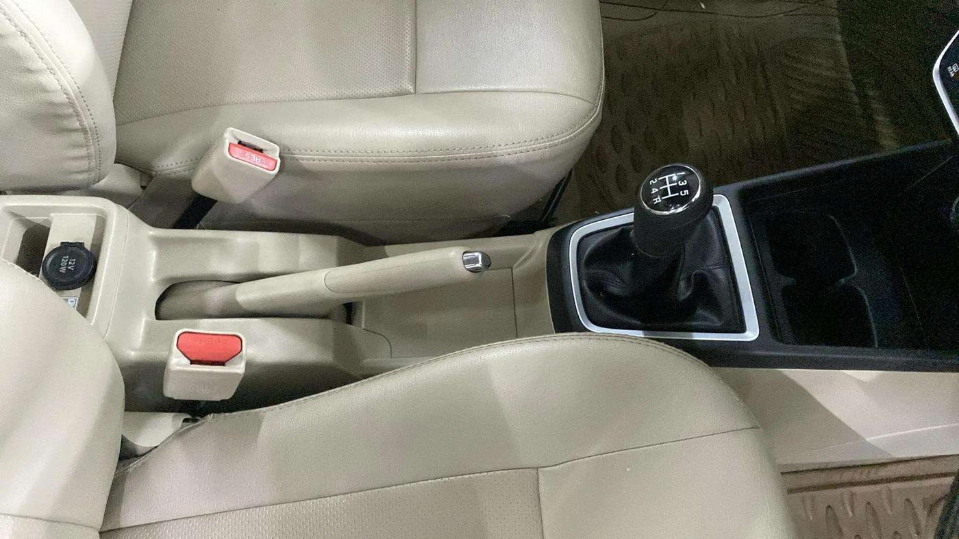 2018 Maruti Dzire ZXI, Petrol, Manual, 32,719 km, Gear Lever
