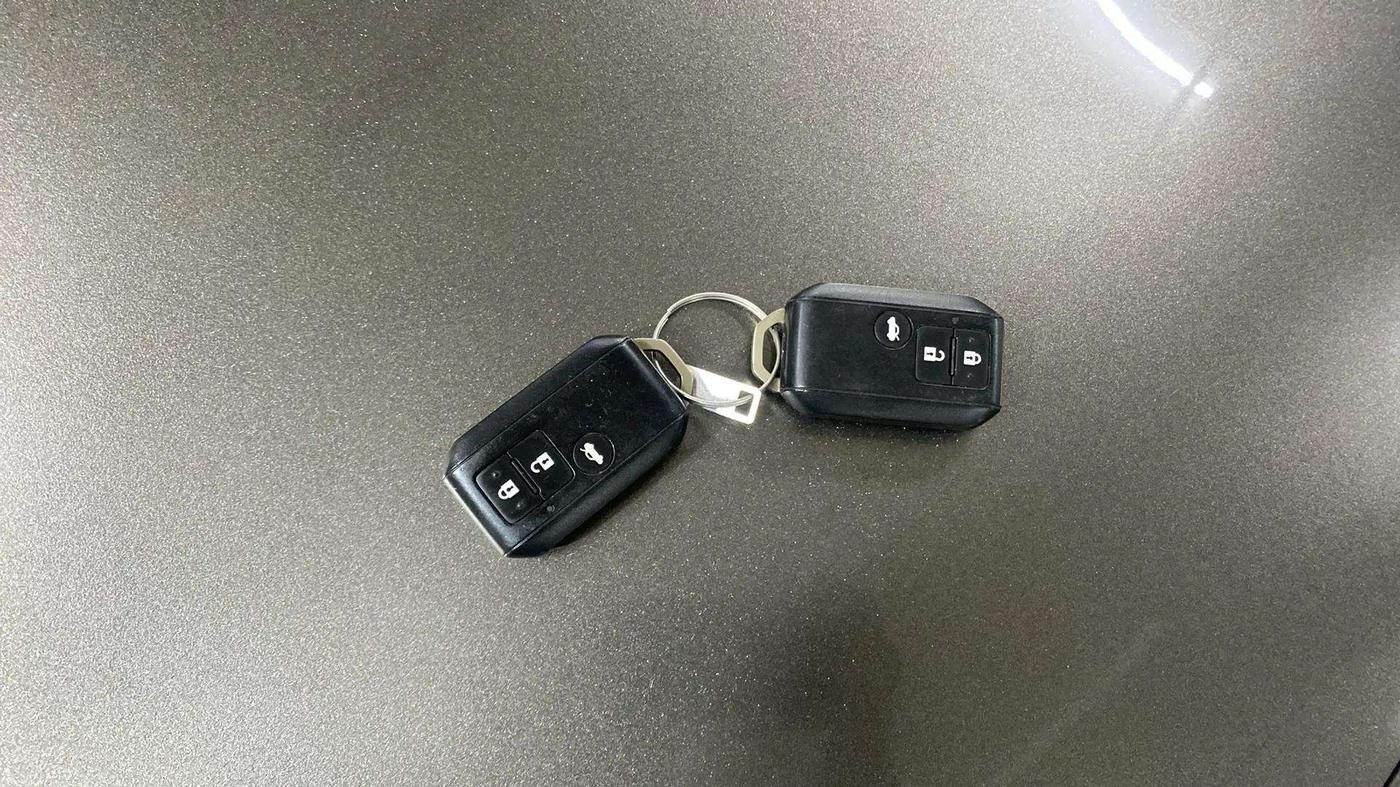 2018 Maruti Dzire ZXI, Petrol, Manual, 32,719 km, Key Close Up