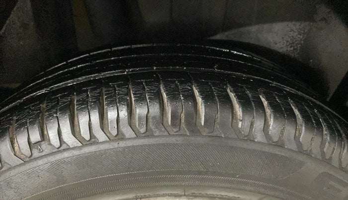 2018 Maruti Dzire ZXI, Petrol, Manual, 32,566 km, Right Rear Tyre Tread