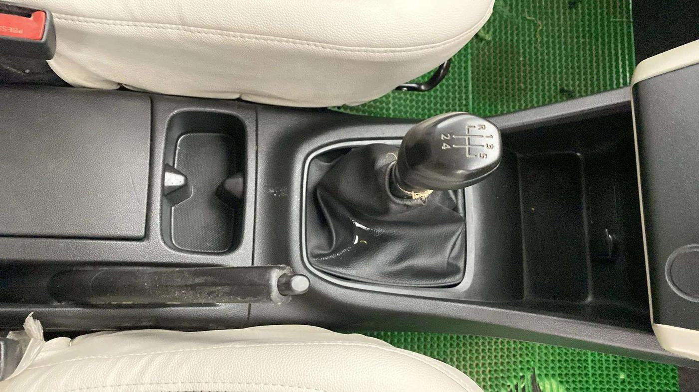 2020 Renault TRIBER RXL MT, Petrol, Manual, 66,951 km, Gear Lever