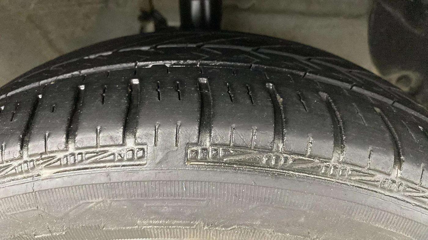 2020 Hyundai Grand i10 MAGNA 1.2 KAPPA VTVT, Petrol, Manual, 39,400 km, Right Front Tyre Tread