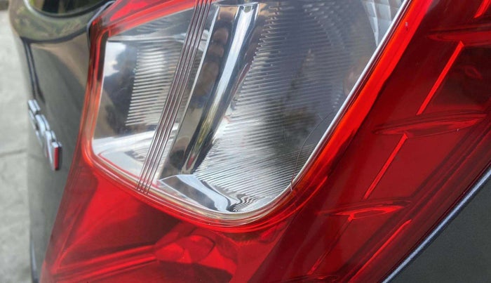 2018 Hyundai Eon MAGNA +, Petrol, Manual, 37,329 km, Right tail light - Minor damage