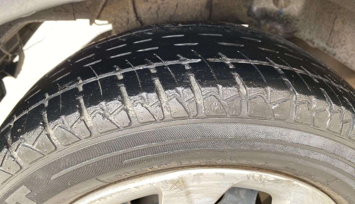 2018 Hyundai Eon MAGNA +, Petrol, Manual, 37,329 km, Left front tyre - Minor crack