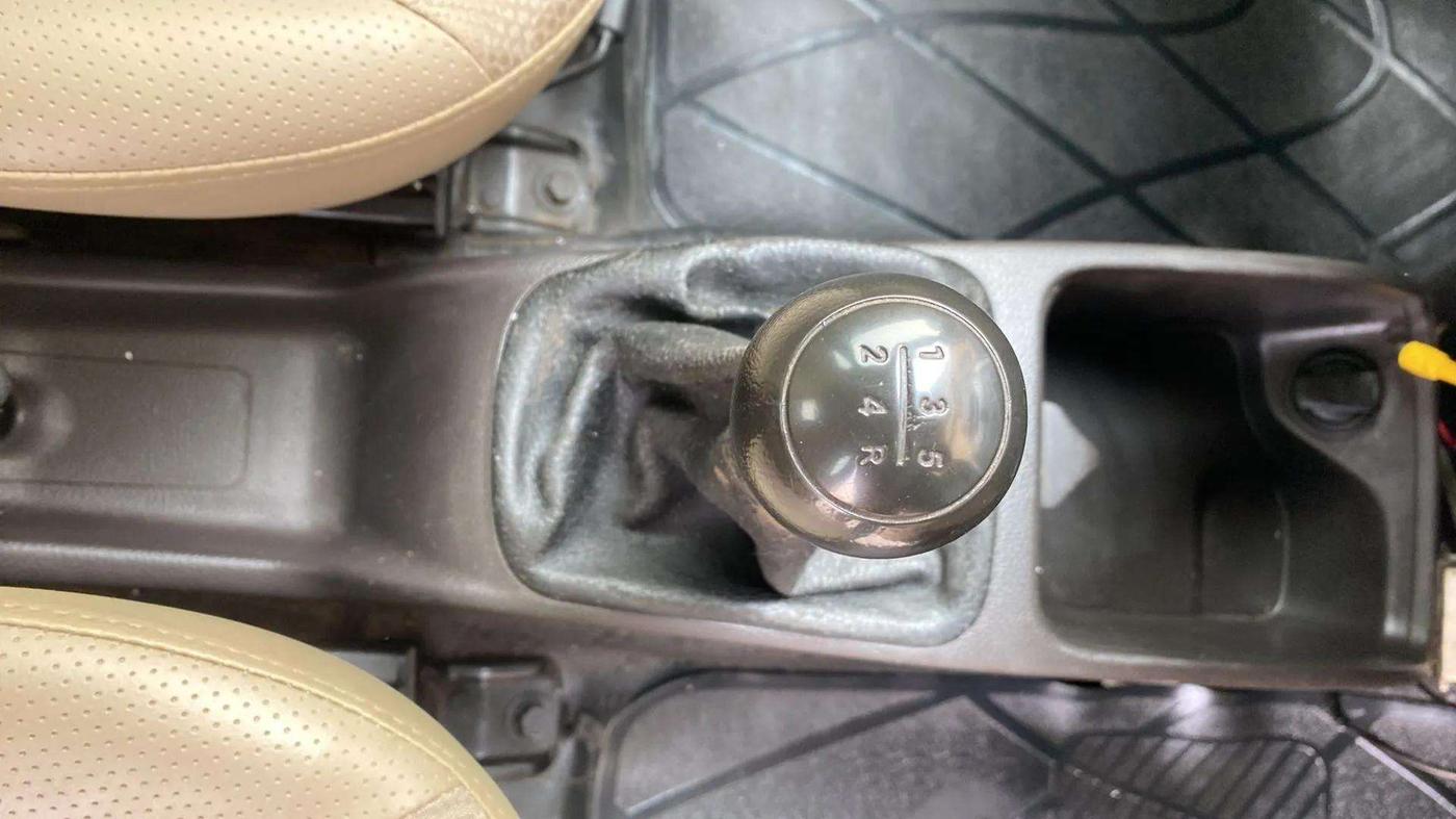 2018 Hyundai Eon MAGNA +, Petrol, Manual, 38,383 km, Gear Lever