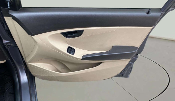 2018 Hyundai Eon MAGNA +, Petrol, Manual, 37,329 km, Driver Side Door Panels Control