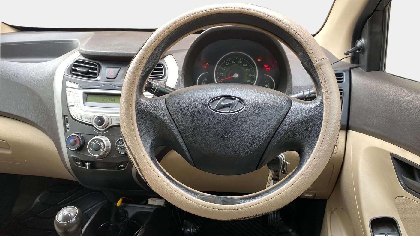 2018 Hyundai Eon MAGNA +, Petrol, Manual, 38,383 km, Steering Wheel Close Up