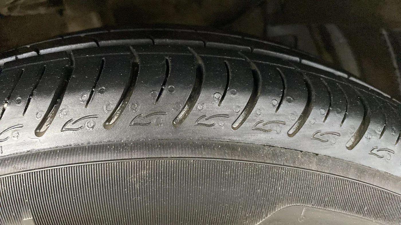 2018 Maruti Ciaz DELTA 1.5 SHVS MT PETROL, Petrol, Manual, 34,749 km, Right Front Tyre Tread