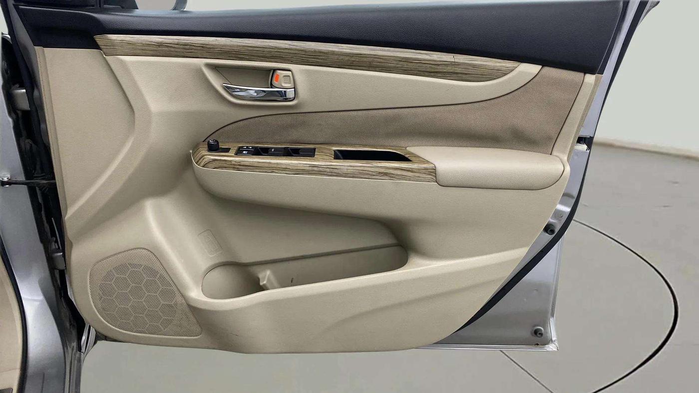 2018 Maruti Ciaz DELTA 1.5 SHVS MT PETROL, Petrol, Manual, 34,749 km, Driver Side Door Panels Control