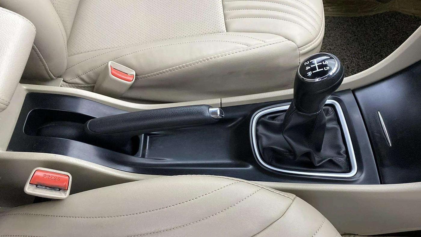 2018 Maruti Ciaz DELTA 1.5 SHVS MT PETROL, Petrol, Manual, 34,749 km, Gear Lever