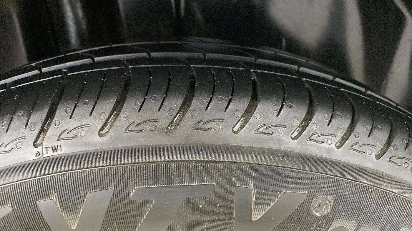 2018 Maruti Ciaz DELTA 1.5 SHVS MT PETROL, Petrol, Manual, 34,749 km, Right Rear Tyre Tread