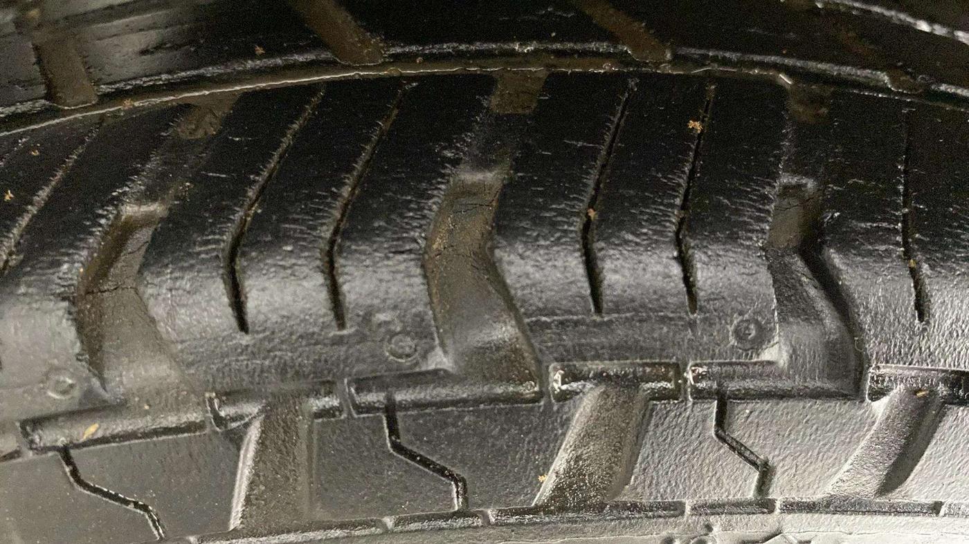 2017 Maruti Alto 800 LXI CNG O, CNG, Manual, 25,499 km, Left Rear Tyre Tread