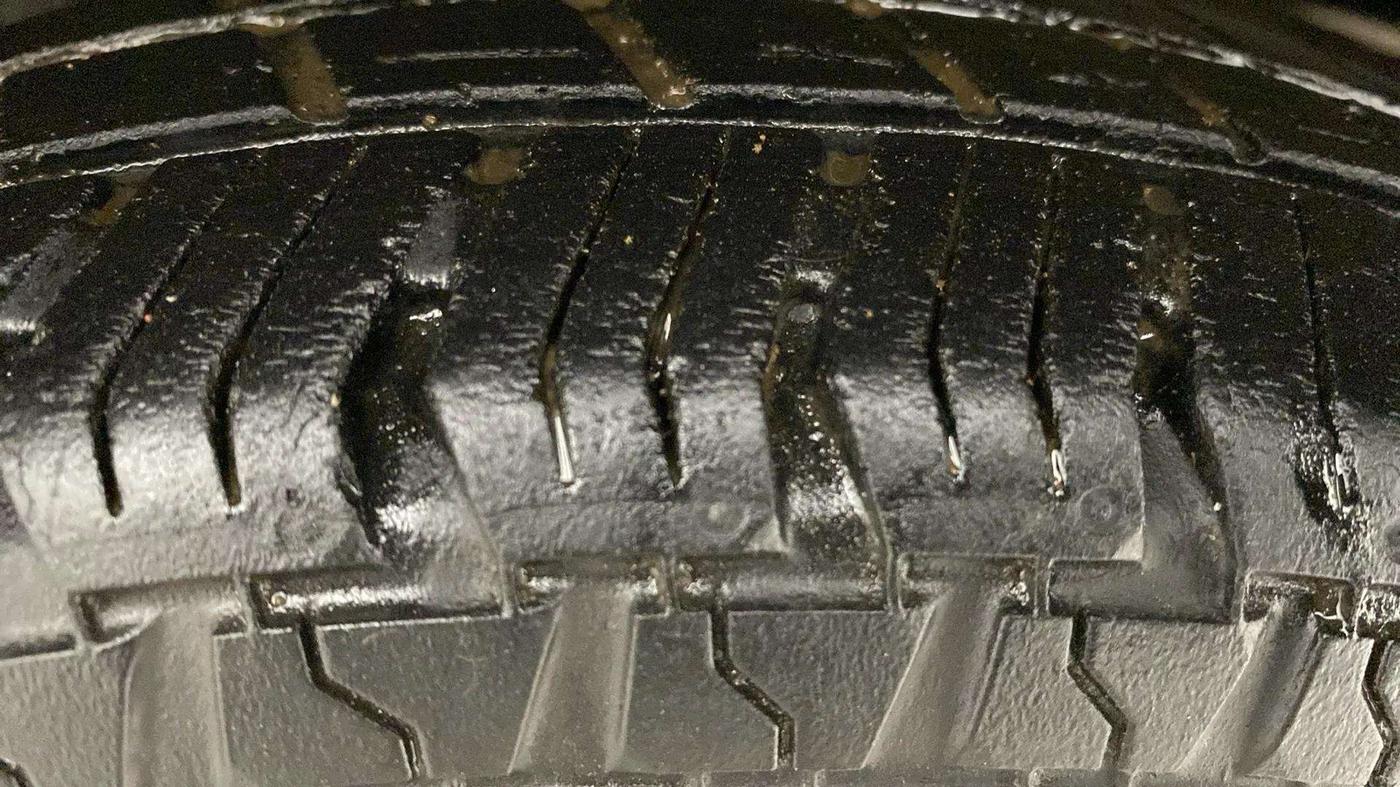 2017 Maruti Alto 800 LXI CNG O, CNG, Manual, 25,499 km, Left Front Tyre Tread