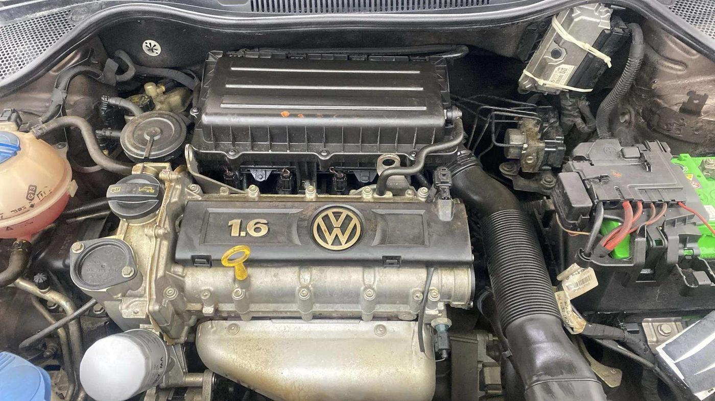 2016 Volkswagen Vento HIGHLINE 1.6 MPI, Petrol, Manual, 62,552 km, Engine View