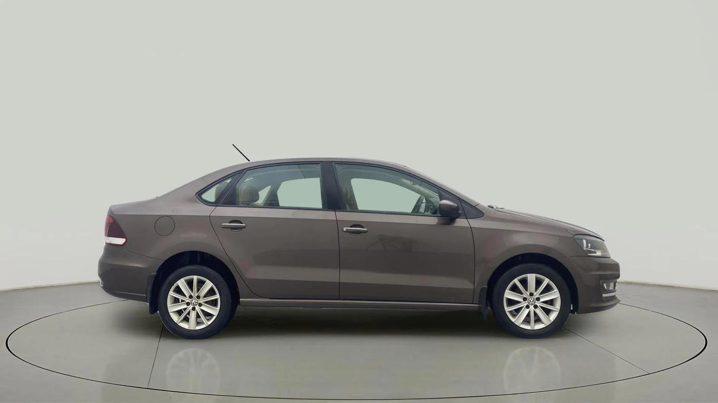 2016 Volkswagen Vento HIGHLINE 1.6 MPI, Petrol, Manual, 62,552 km, Right Side View