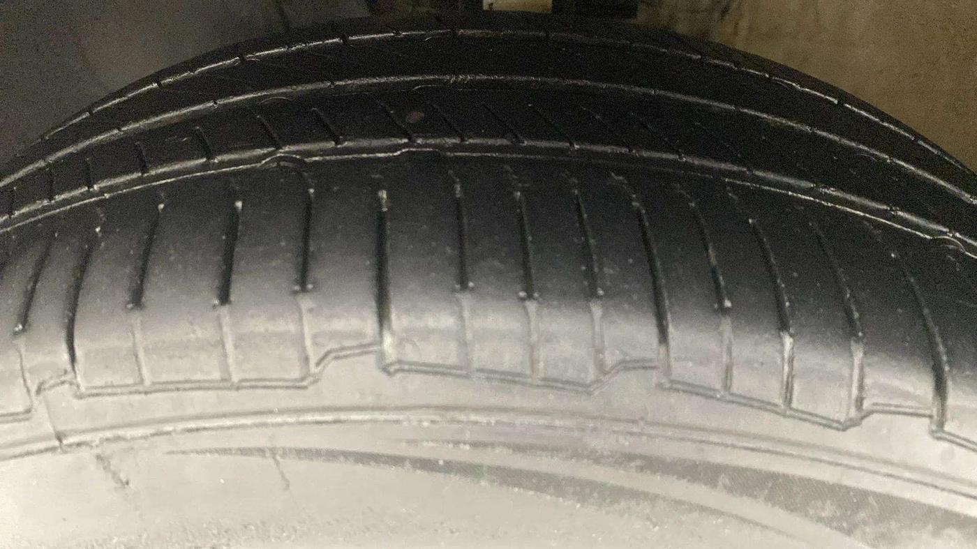 2016 Volkswagen Vento HIGHLINE 1.6 MPI, Petrol, Manual, 62,552 km, Left Front Tyre Tread