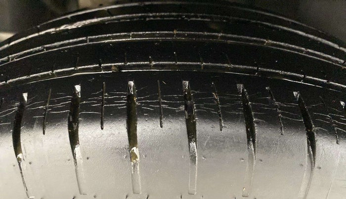 2019 Maruti Swift ZXI, Petrol, Manual, 29,270 km, Left Front Tyre Tread