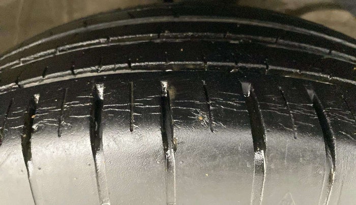 2019 Maruti Swift ZXI, Petrol, Manual, 29,270 km, Right Rear Tyre Tread