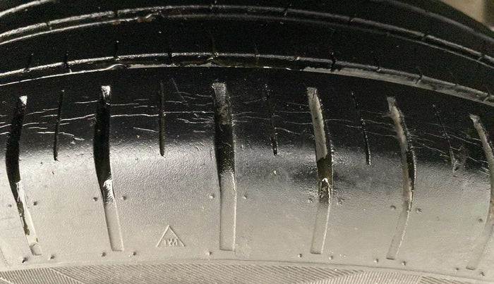 2019 Maruti Swift ZXI, Petrol, Manual, 29,270 km, Right Front Tyre Tread