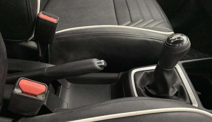 2019 Maruti Swift ZXI, Petrol, Manual, 29,270 km, Gear Lever