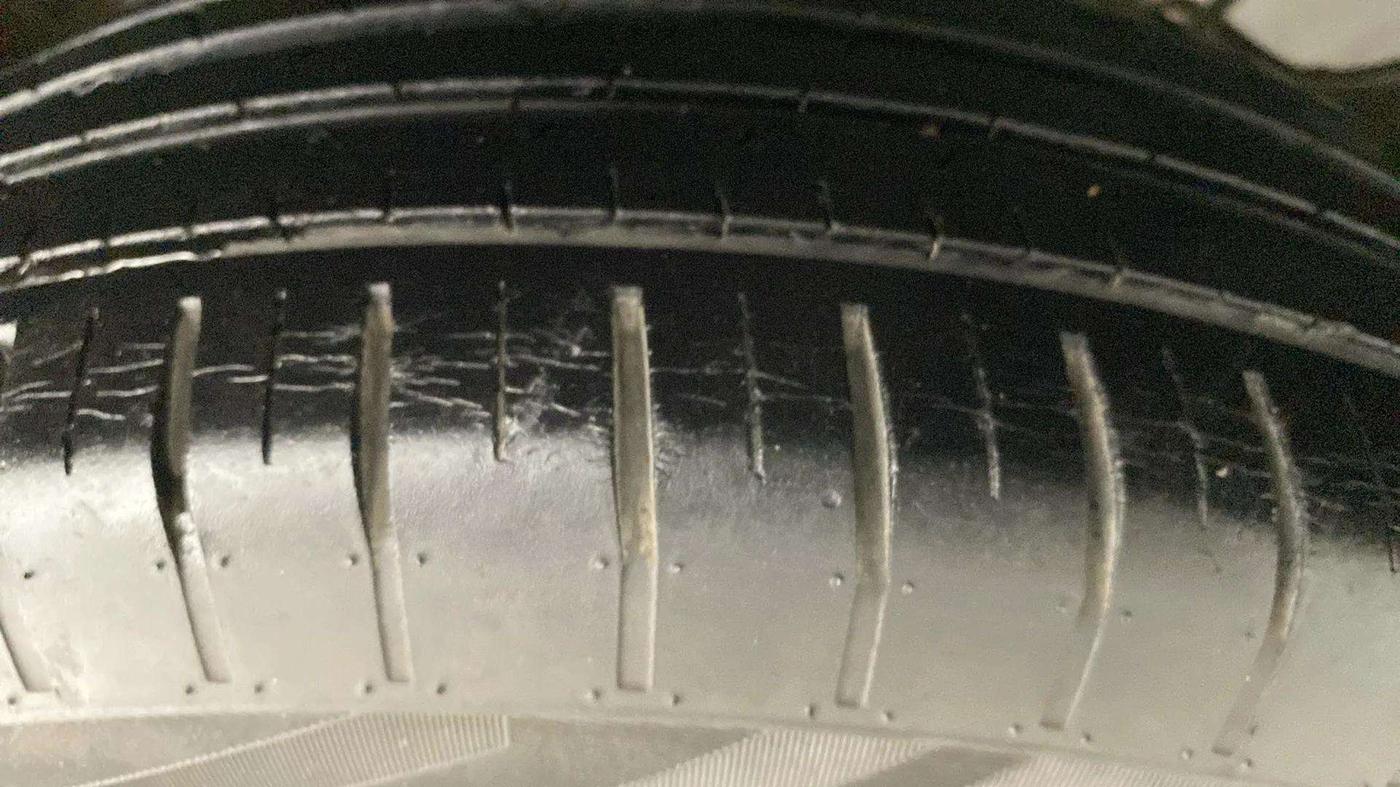 2019 Maruti Swift ZXI, Petrol, Manual, 29,270 km, Left Rear Tyre Tread