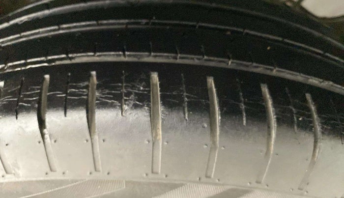 2019 Maruti Swift ZXI, Petrol, Manual, 29,270 km, Left Rear Tyre Tread