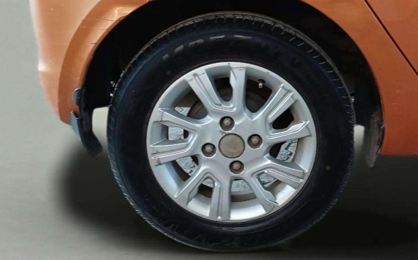 2017 Tata Tiago XZA PETROL, Petrol, Automatic, 65,823 km, Right Rear Wheel