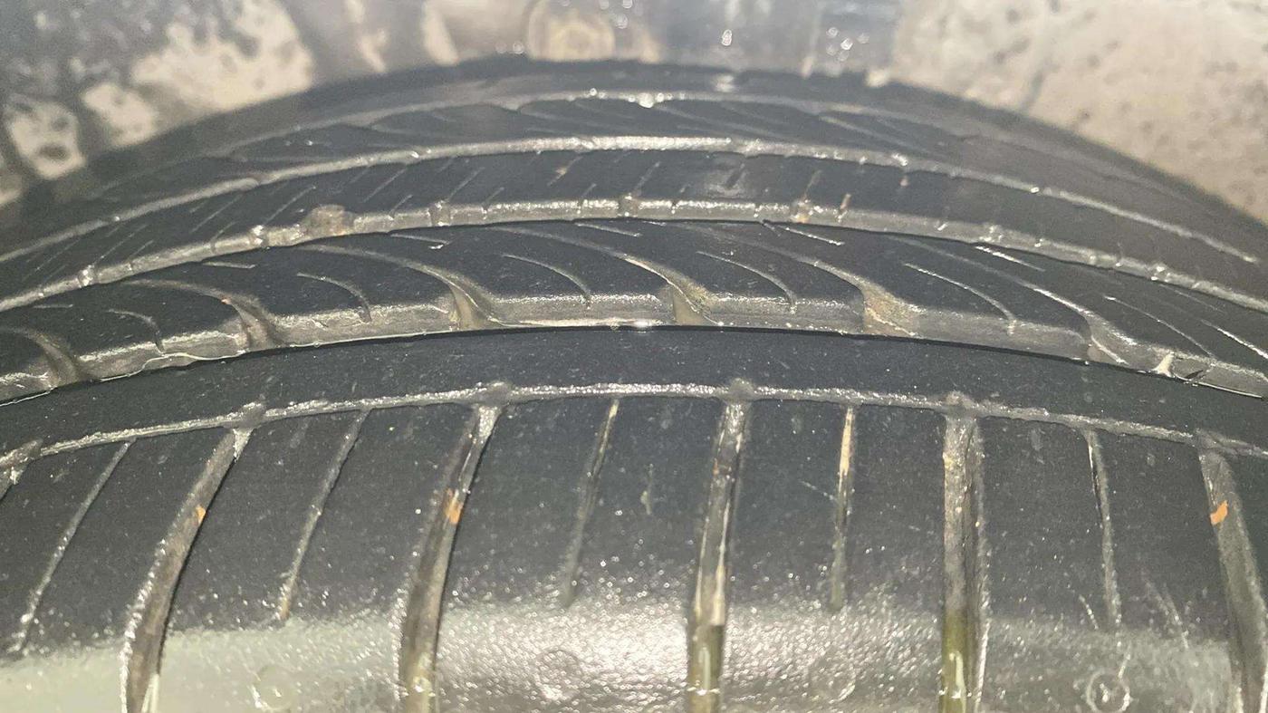 2020 Volkswagen Polo HIGHLINE PLUS 1.0L TSI AT, Petrol, Automatic, 14,948 km, Left Front Tyre Tread