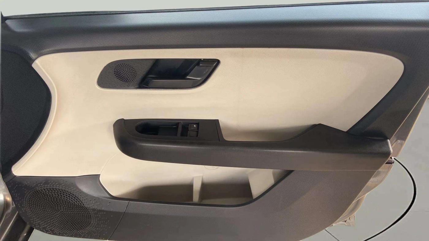 2022 Tata ALTROZ XE PLUS DIESEL, Diesel, Manual, 20,484 km, Driver Side Door Panels Control