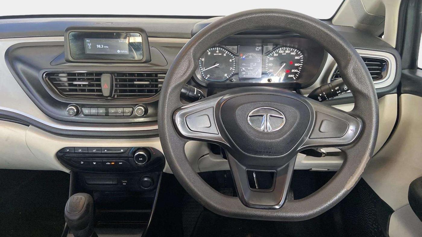 2022 Tata ALTROZ XE PLUS DIESEL, Diesel, Manual, 20,484 km, Steering Wheel Close Up
