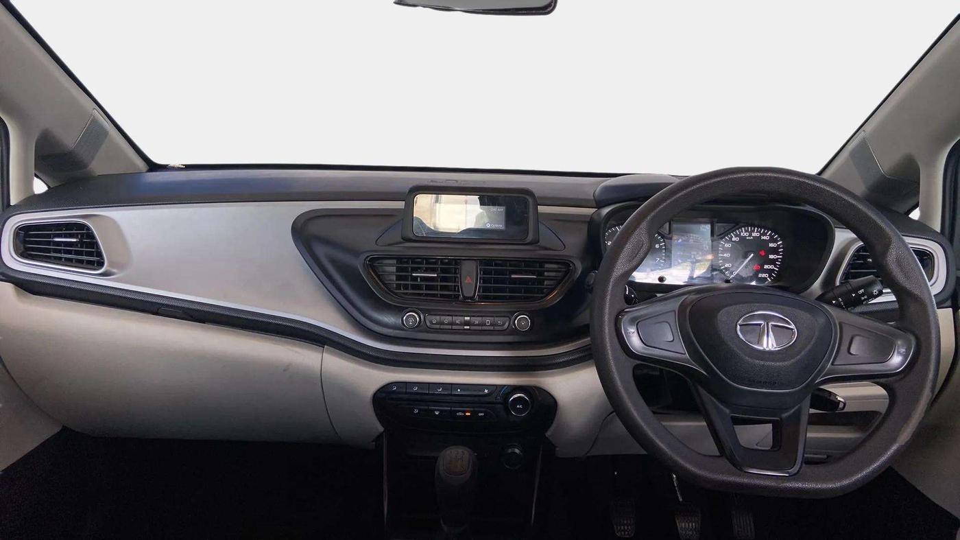 2022 Tata ALTROZ XE PLUS DIESEL, Diesel, Manual, 20,484 km, Dashboard
