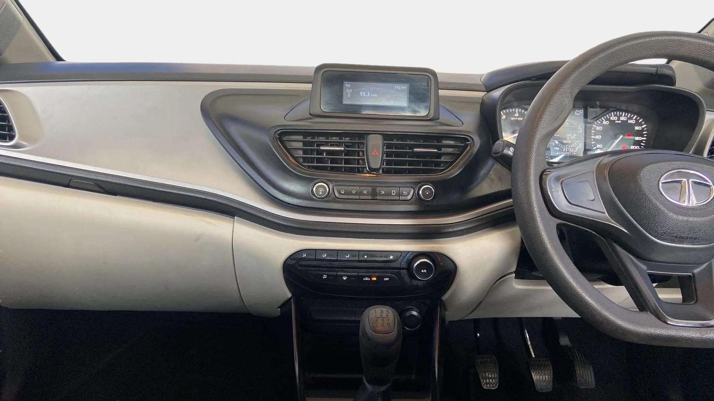 2022 Tata ALTROZ XE PLUS DIESEL, Diesel, Manual, 20,484 km, Air Conditioner