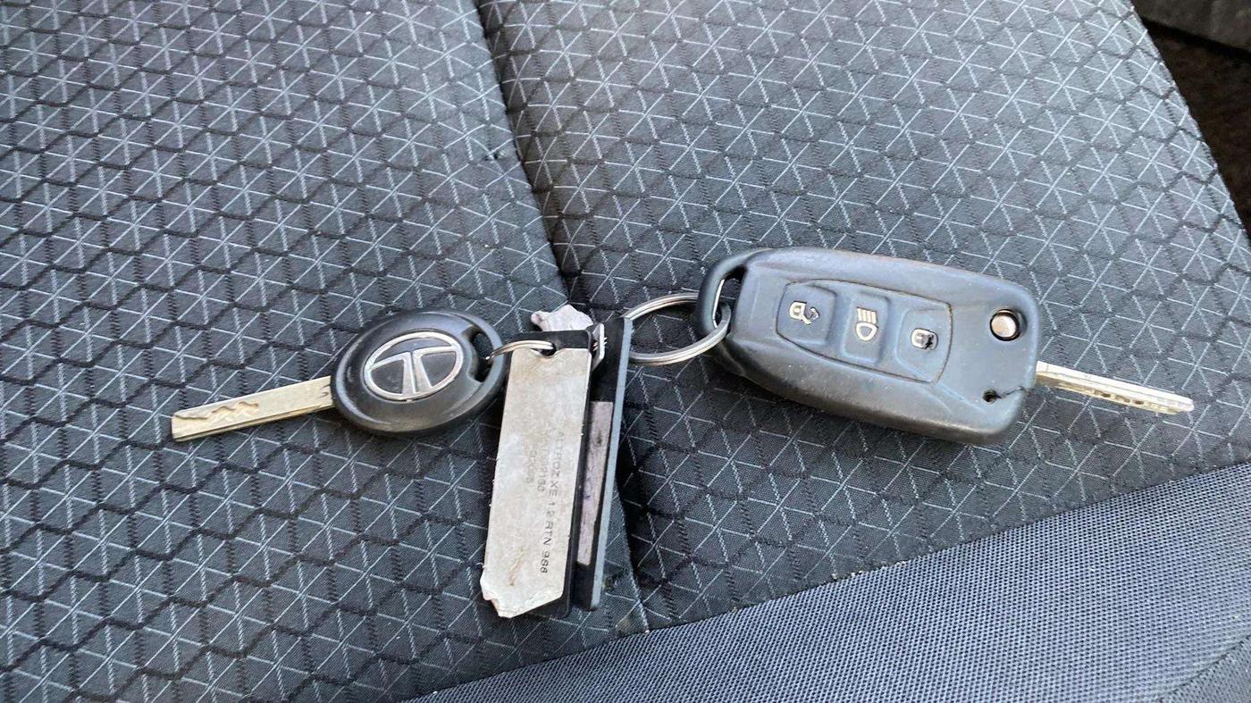 2020 Tata ALTROZ XE PETROL, Petrol, Manual, 72,174 km, Key Close Up