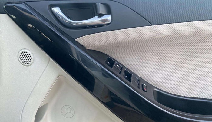 2021 Tata NEXON XZ PLUS PETROL, Petrol, Manual, 61,119 km, Right front window switch / handle - Power window makes minor noise