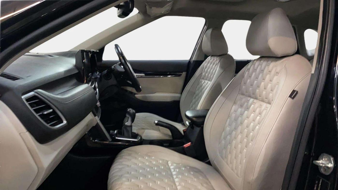 2023 KIA SELTOS  HTX 1.5 PETROL MT, Petrol, Manual, 32,434 km, Right Side Front Door Cabin