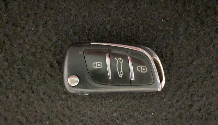 2021 Tata ALTROZ XE PETROL, Petrol, Manual, 21,487 km, Key Close Up