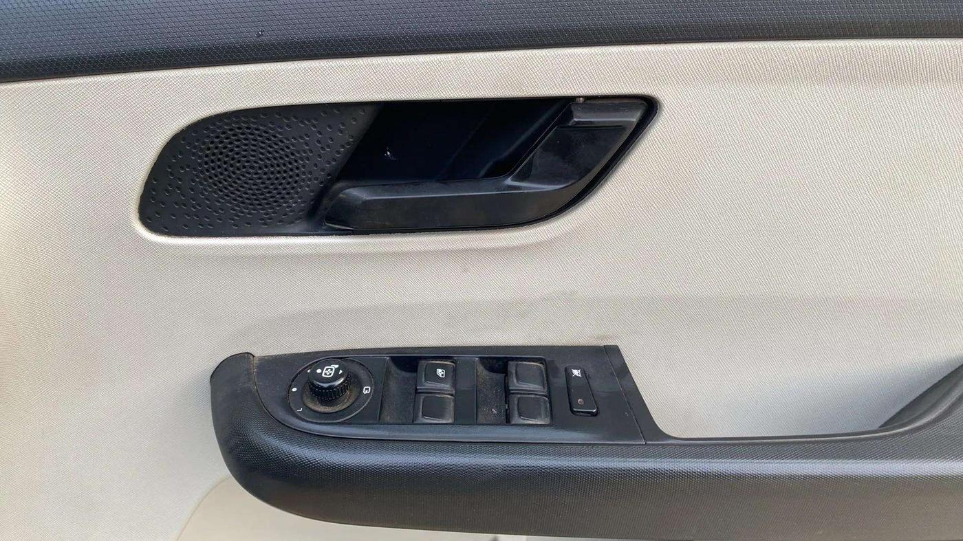 2021 Tata ALTROZ XT PETROL, Petrol, Manual, 63,835 km, Driver Side Door Panels Control