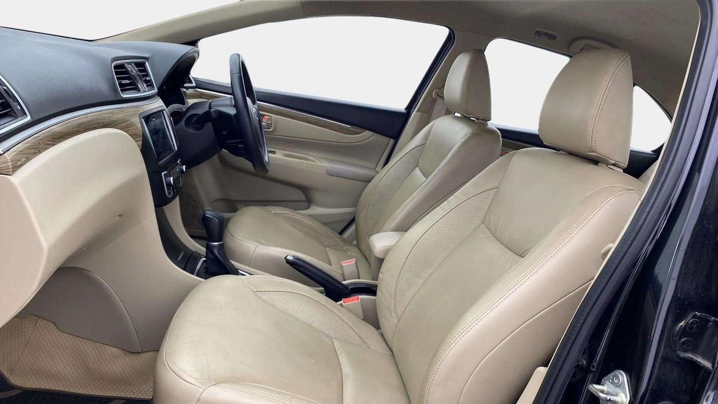 2019 Maruti Ciaz ALPHA  AT 1.5 SHVS PETROL, Petrol, Automatic, 55,797 km, Right Side Front Door Cabin