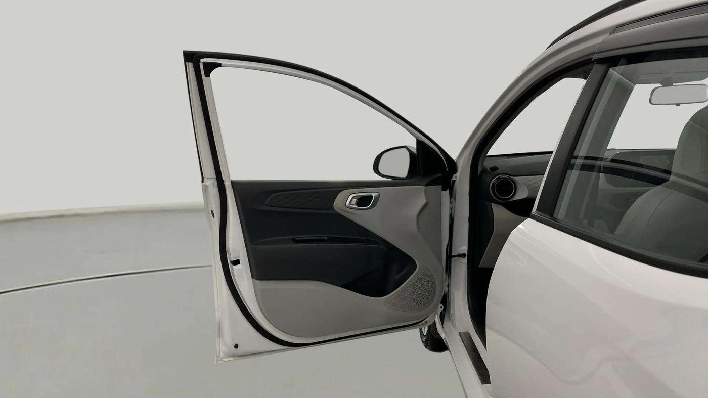 2024 Hyundai GRAND I10 NIOS SPORTZ 1.2 KAPPA VTVT CNG, CNG, Manual, 11,759 km, LHS Front Door