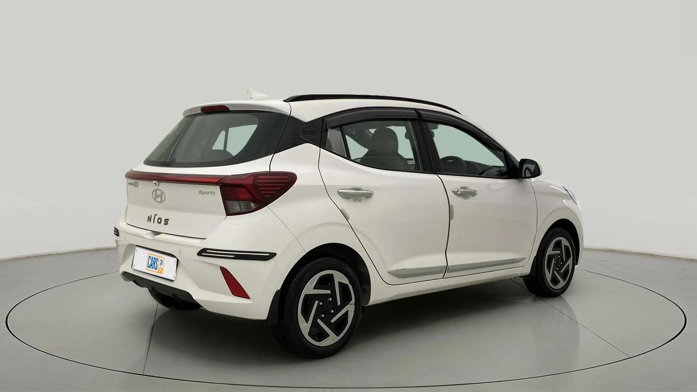 2024 Hyundai GRAND I10 NIOS SPORTZ 1.2 KAPPA VTVT CNG, CNG, Manual, 11,759 km, Right Back Diagonal