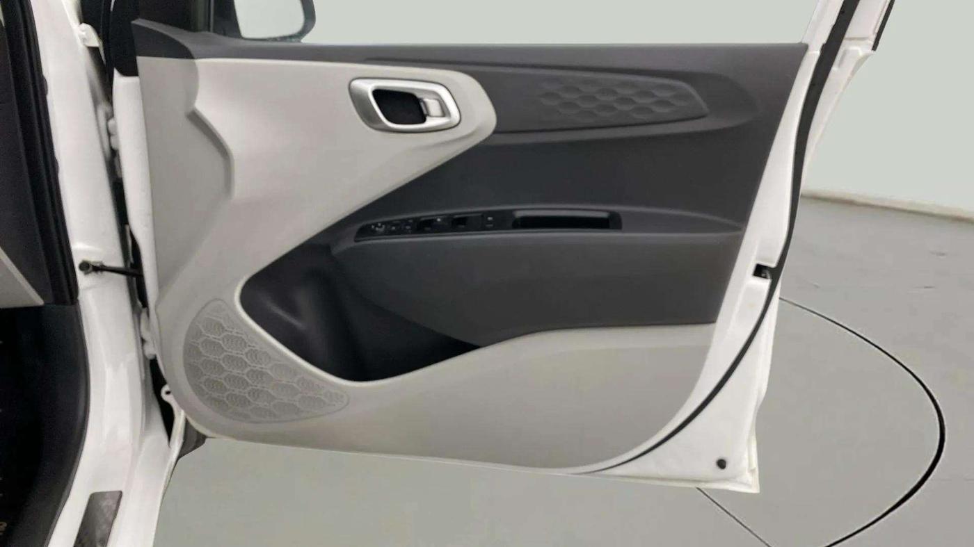 2024 Hyundai GRAND I10 NIOS SPORTZ 1.2 KAPPA VTVT CNG, CNG, Manual, 11,759 km, Driver Side Door Panels Control