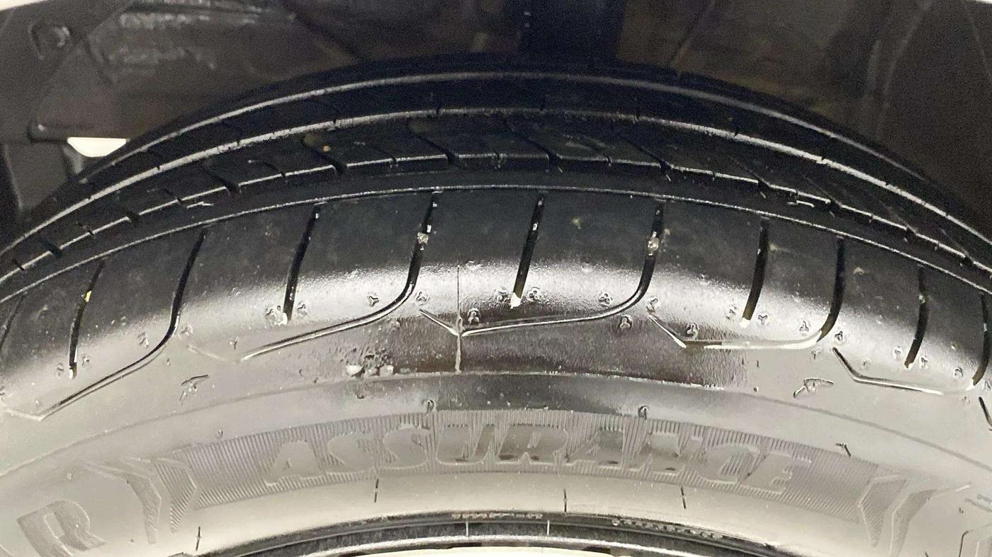 2017 Maruti Baleno DELTA PETROL 1.2, Petrol, Manual, 51,986 km, Left Front Tyre Tread