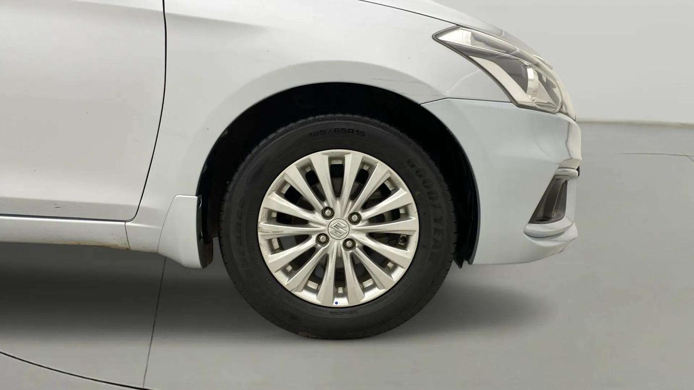 2022 Maruti Ciaz DELTA 1.5 SHVS MT PETROL, Petrol, Manual, 71,319 km, Right Front Wheel