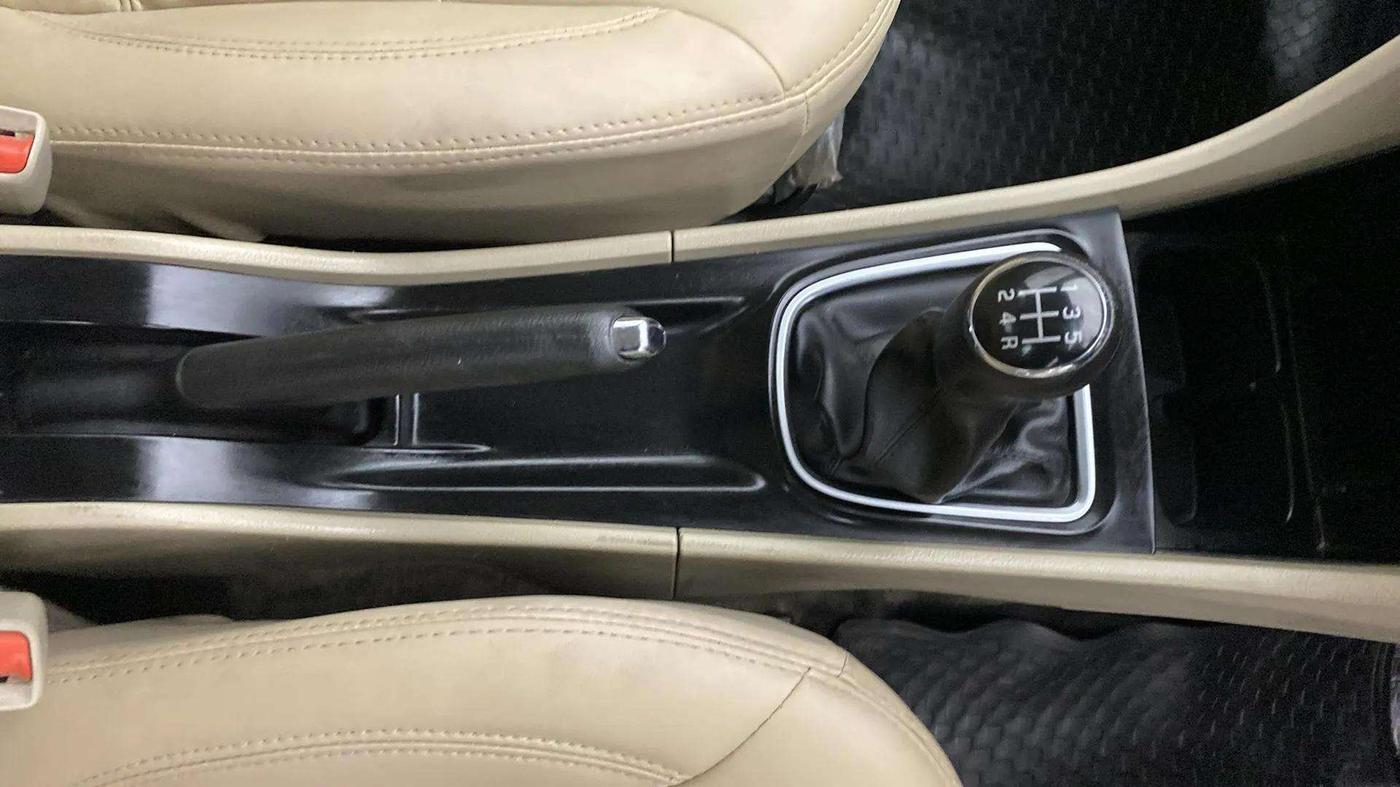 2022 Maruti Ciaz DELTA 1.5 SHVS MT PETROL, Petrol, Manual, 71,319 km, Gear Lever
