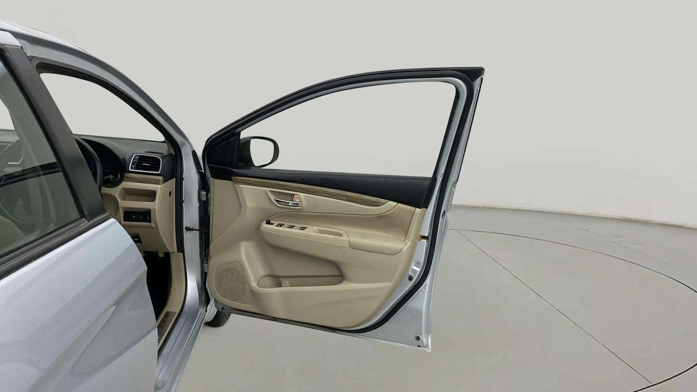 2022 Maruti Ciaz DELTA 1.5 SHVS MT PETROL, Petrol, Manual, 71,319 km, RHS Front Door