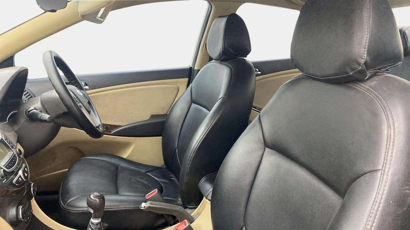 2014 Hyundai Verna FLUIDIC 1.6 CRDI SX, Diesel, Manual, 94,535 km, Right Side Front Door Cabin