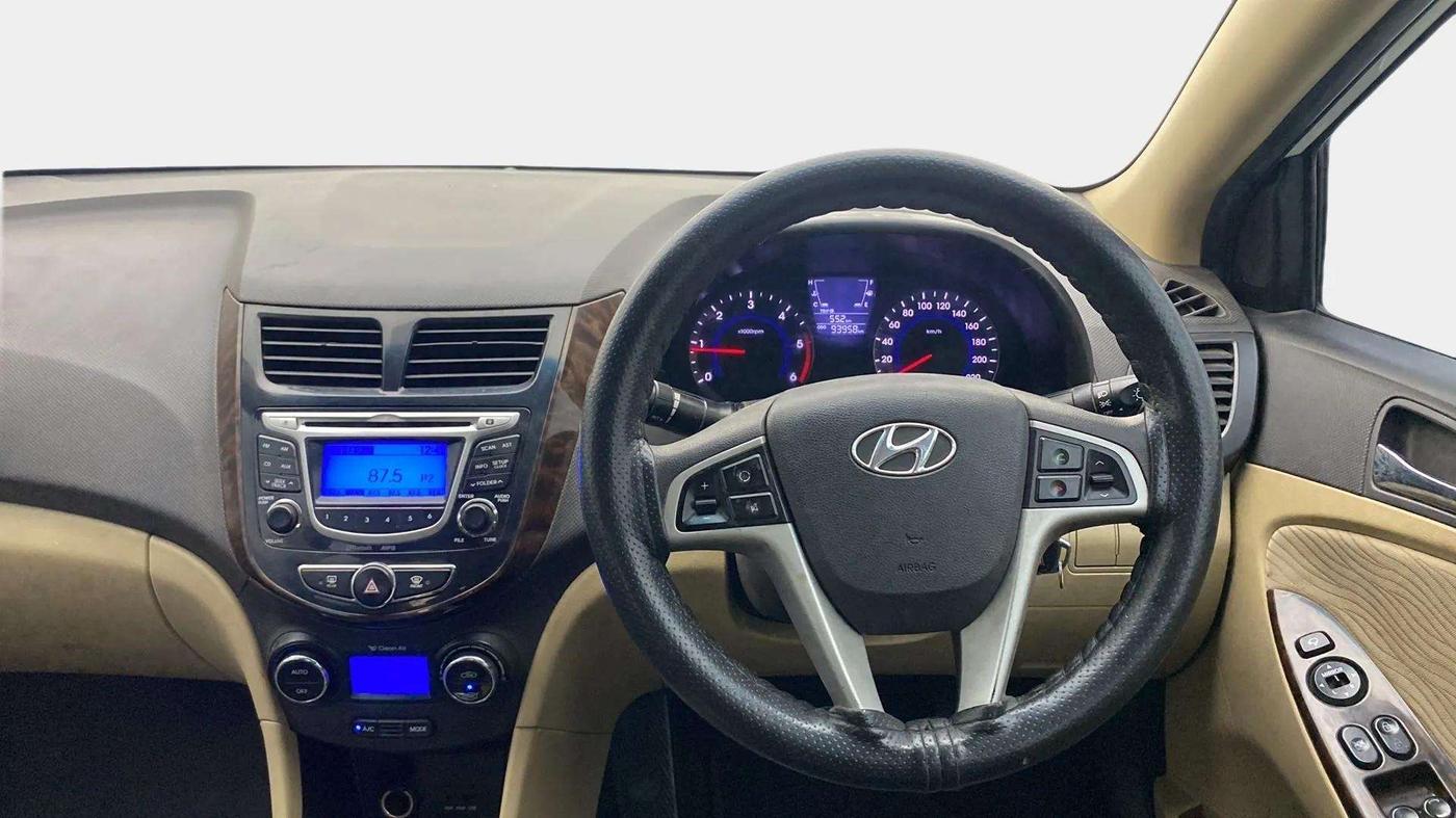 2014 Hyundai Verna FLUIDIC 1.6 CRDI SX, Diesel, Manual, 94,535 km, Steering Wheel Close Up