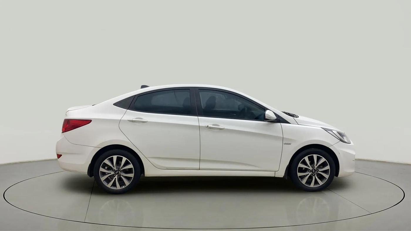 2014 Hyundai Verna FLUIDIC 1.6 CRDI SX, Diesel, Manual, 94,535 km, Right Side View
