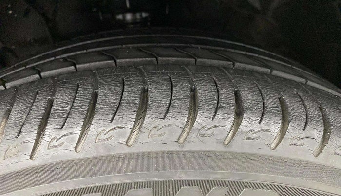 2019 Mahindra XUV300 W8 1.2 PETROL, Petrol, Manual, 12,303 km, Left Front Tyre Tread