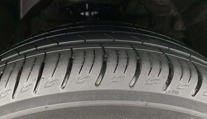 2019 Mahindra XUV300 W8 1.2 PETROL, Petrol, Manual, 12,303 km, Right Front Tyre Tread