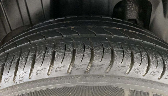 2019 Mahindra XUV300 W8 1.2 PETROL, Petrol, Manual, 12,303 km, Right Rear Tyre Tread